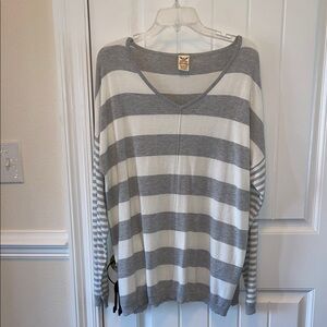 Faded Glory Women's Long Sleeve Top - Gray and White Stripes